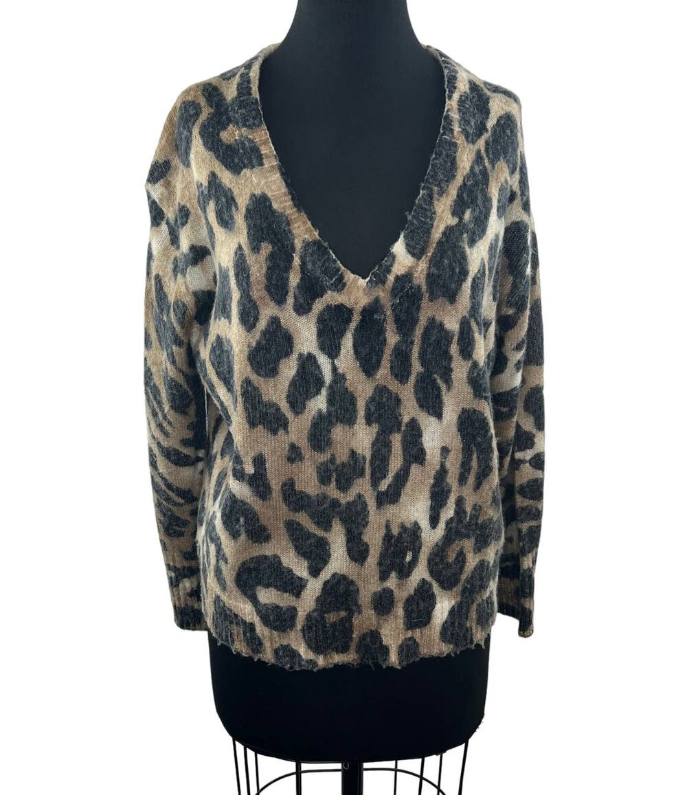 YFB Young Fabulous & Broke Leopard Animal V-Neck Sweater Pullover Knit Top M/L